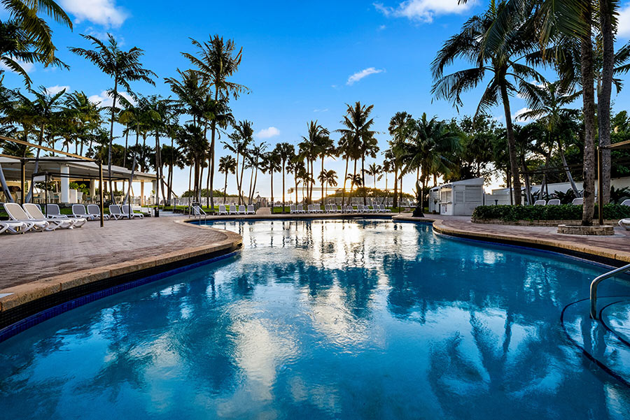 pool-riu-plaza-miami-beach.jpg