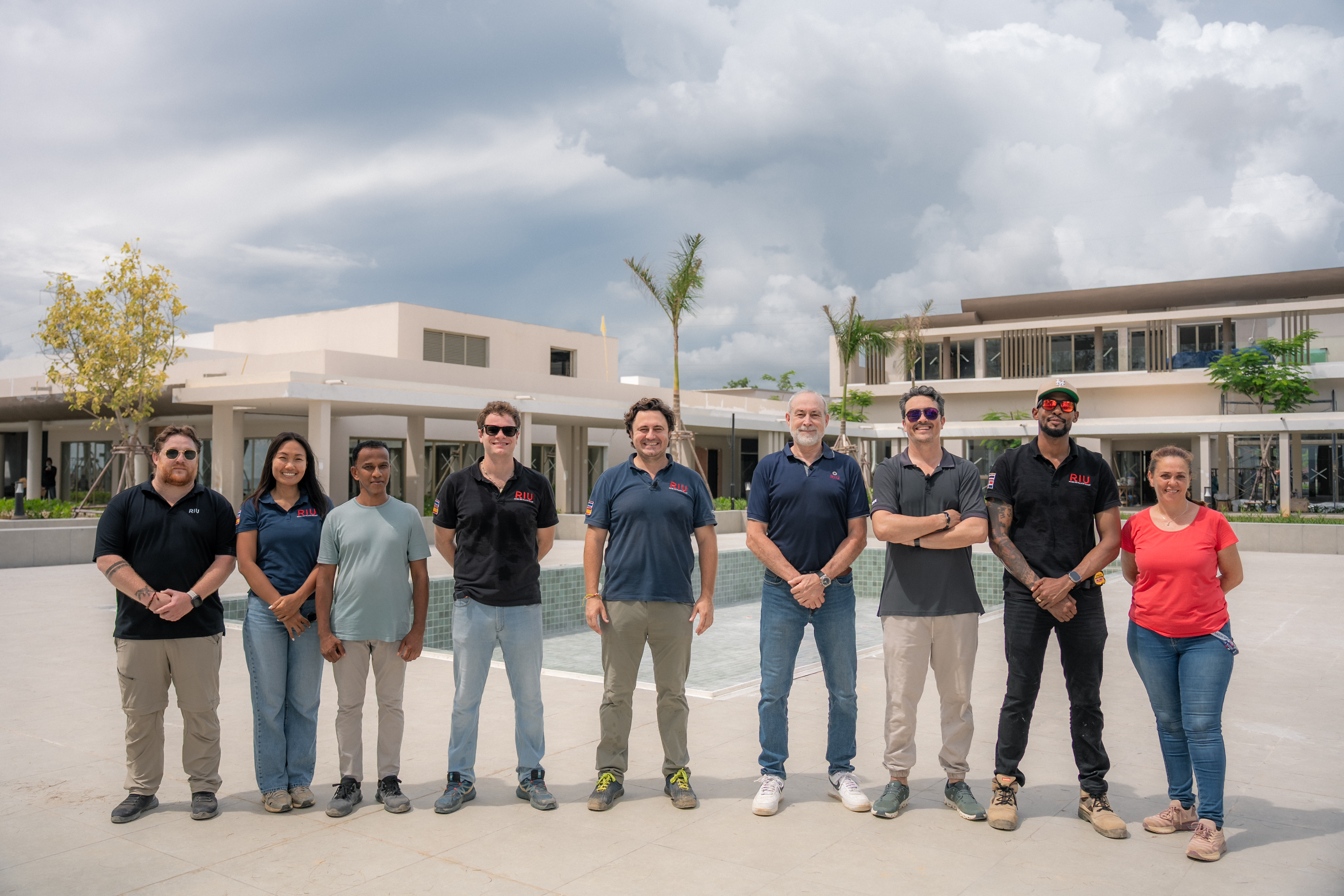 <p>Luis Riu visita los avances de nuevo hotel en Tailandia</p>